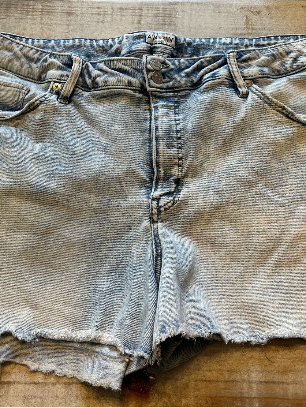 Ava & Viv Light Wash Raw Hem Denim Shorts